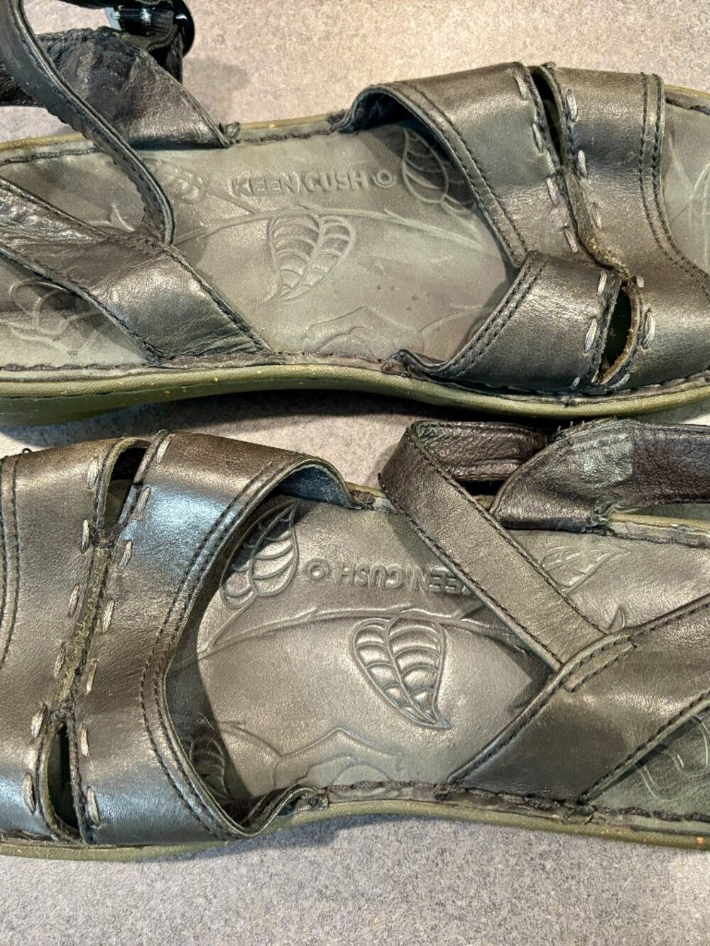 ~~KEEN CUSH Sandals Women's Size 11 Black Leather Strappy Activewear Sport Shoes